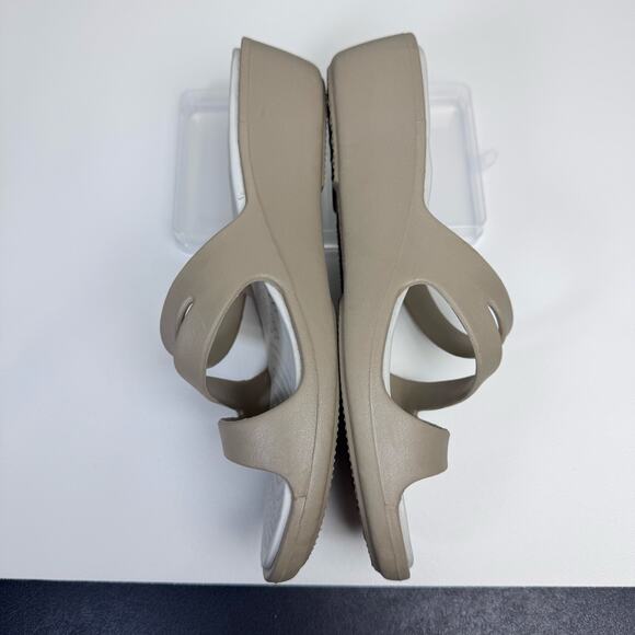 Crocs Patricia Women’s Wedge Sandal Size 7
Tan Gray Slip On Low Heel Sandals - Picture 5 of 11